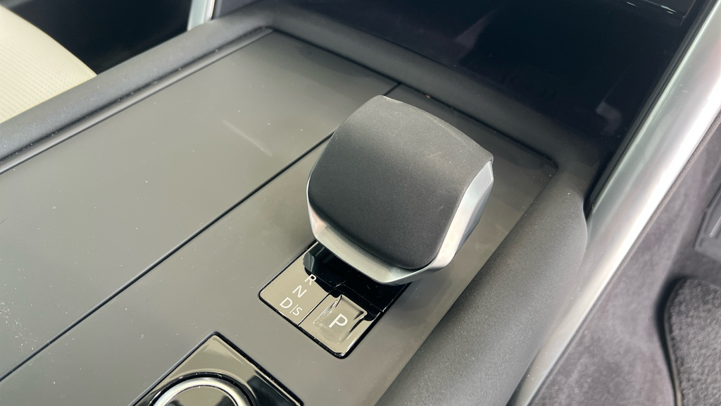 Land Rover Discovery D350 Se Commercial White #24