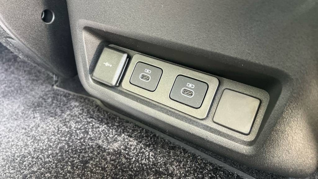 Land Rover Discovery D350 Se Commercial White #69