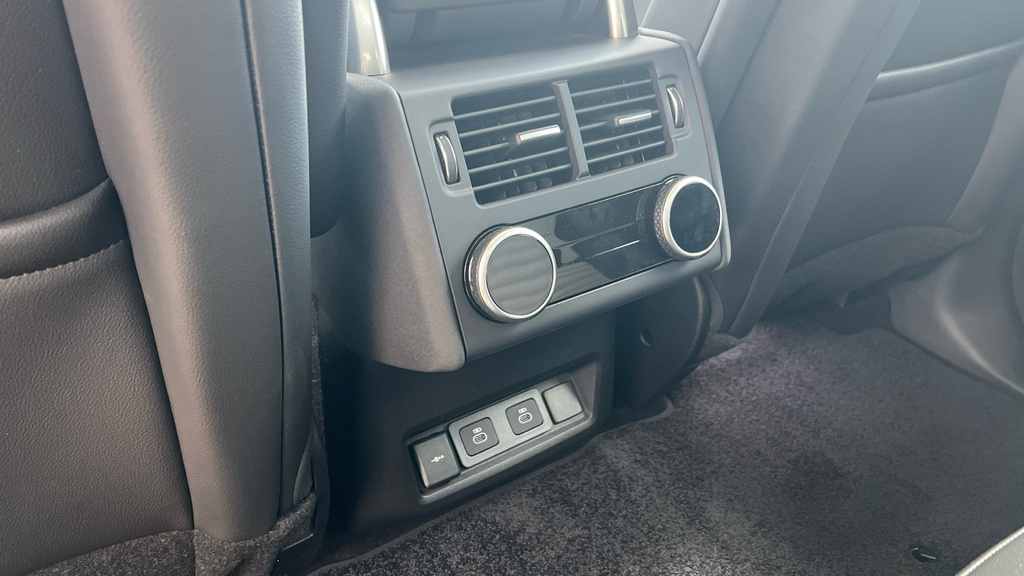 Land Rover Discovery D350 Se Commercial White #46