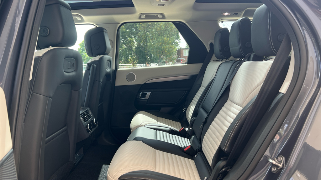 Land Rover Discovery D350 Se Commercial White #13