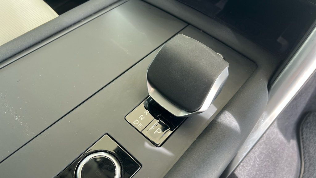 Land Rover Discovery D350 Se Commercial White #43