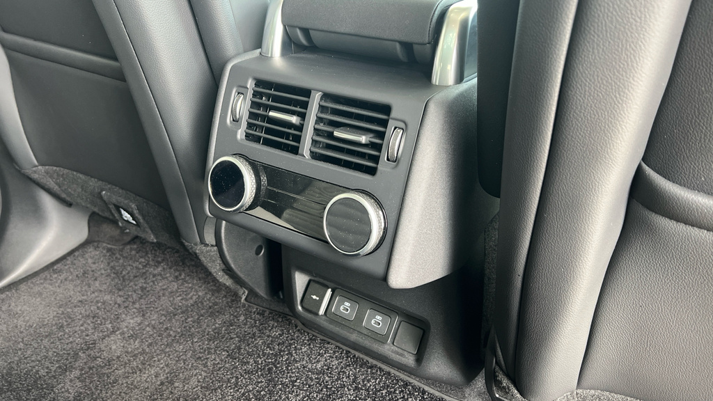 Land Rover Discovery D350 Se Commercial White #27