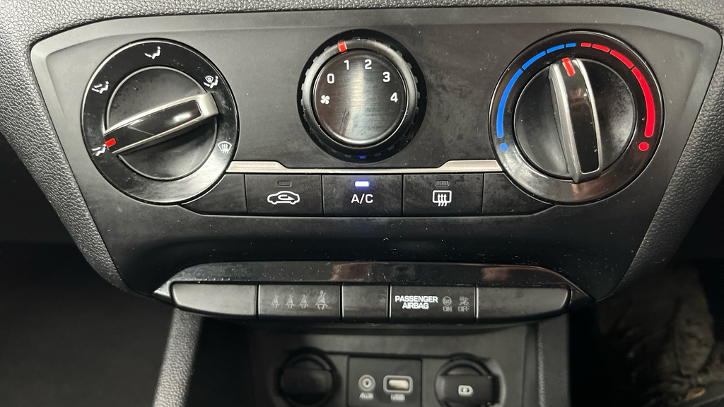 Hyundai I20 1.0L T-gdi Premium Nav 99 Bhp White #12