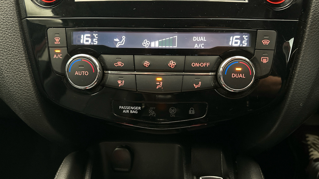 Nissan Qashqai 1.6L Tekna Red #16