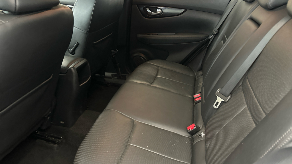 Nissan Qashqai 1.6L Tekna Red #21