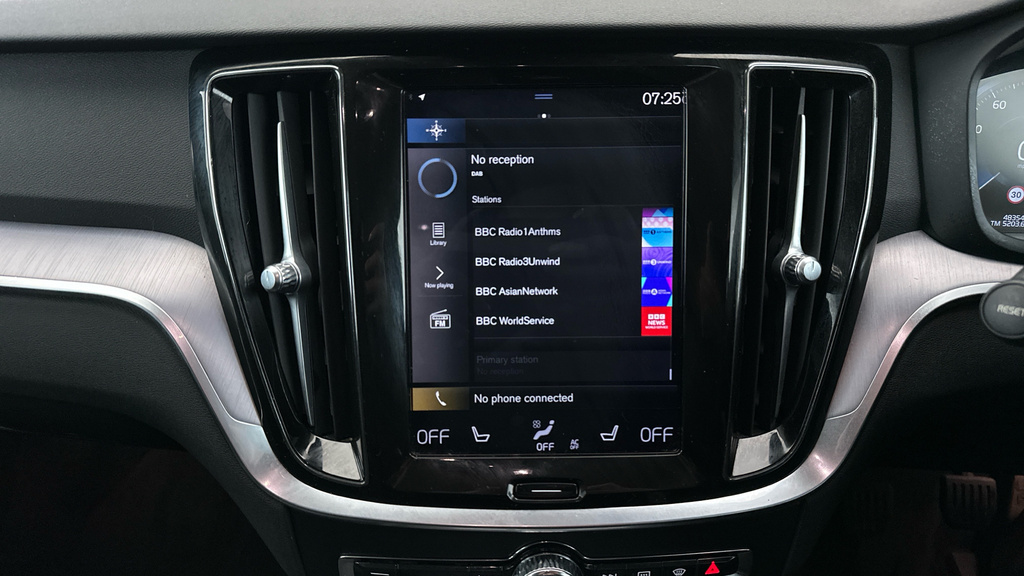 Volvo V60 T6 Recharge 11.6Kwh R-design Silver #16