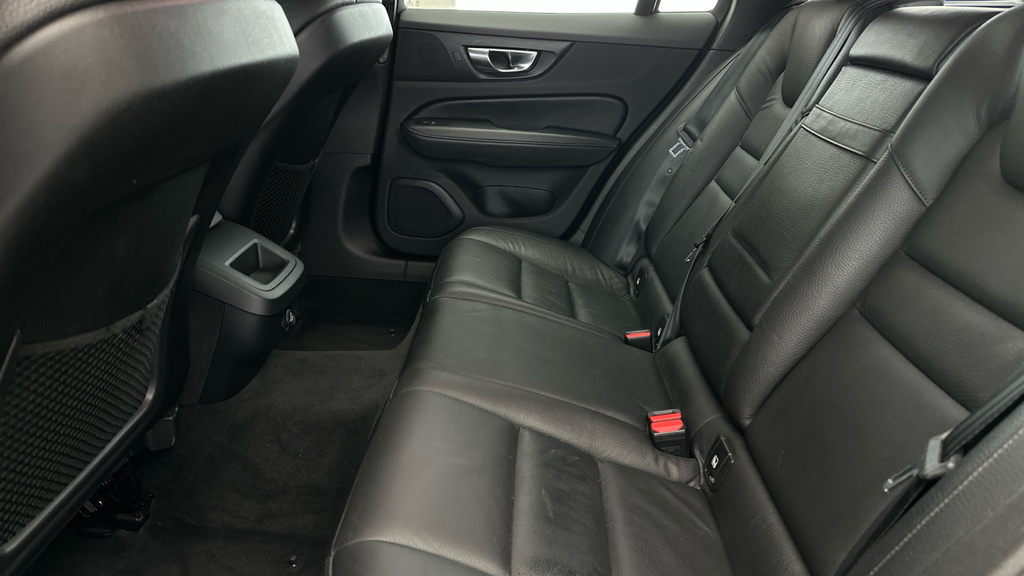 Volvo V60 T6 Recharge 11.6Kwh R-design Silver #22