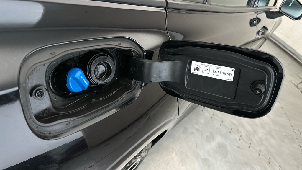 Volvo V60 T6 Recharge 11.6Kwh R-design Silver #29