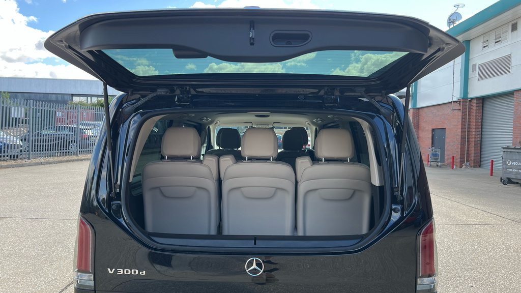 Mercedes-Benz V Class V300 D Premium Amg Line 9G-tronic Extra Long Grey #5