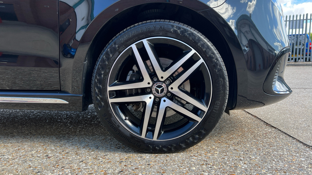 Mercedes-Benz V Class V300 D Premium Amg Line 9G-tronic Extra Long Grey #39