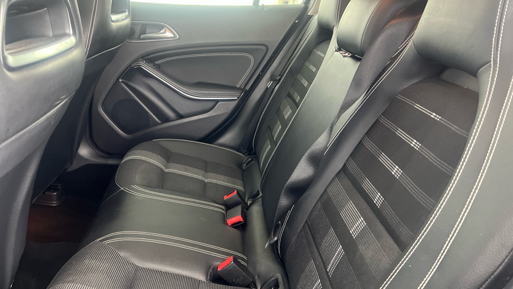 Mercedes-Benz GLA Class 1.6 Gla180 Amg Line Edition 7G-dct Euro 6 Ss Black #20
