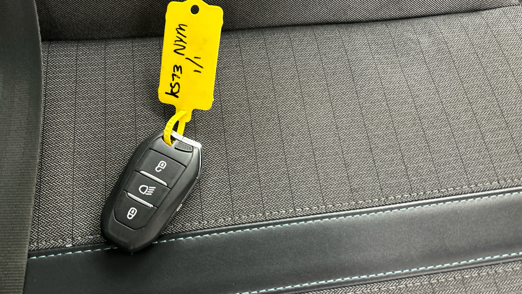 Peugeot 208 1.2 Puretech 100 Allure Premium Eat8 Yellow #28