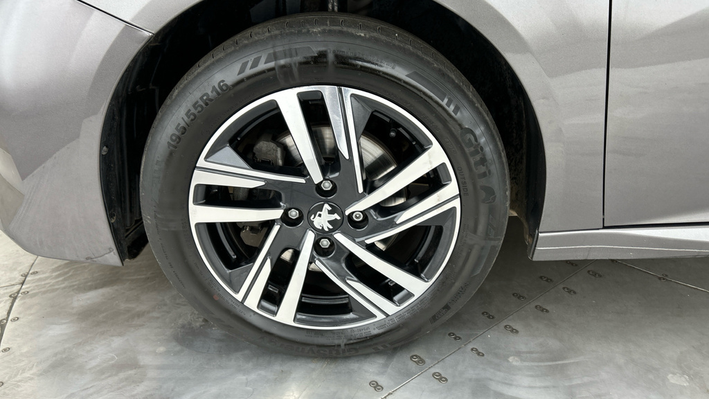 Peugeot 208 1.2 Puretech 100 Allure Premium Eat8 Yellow #23