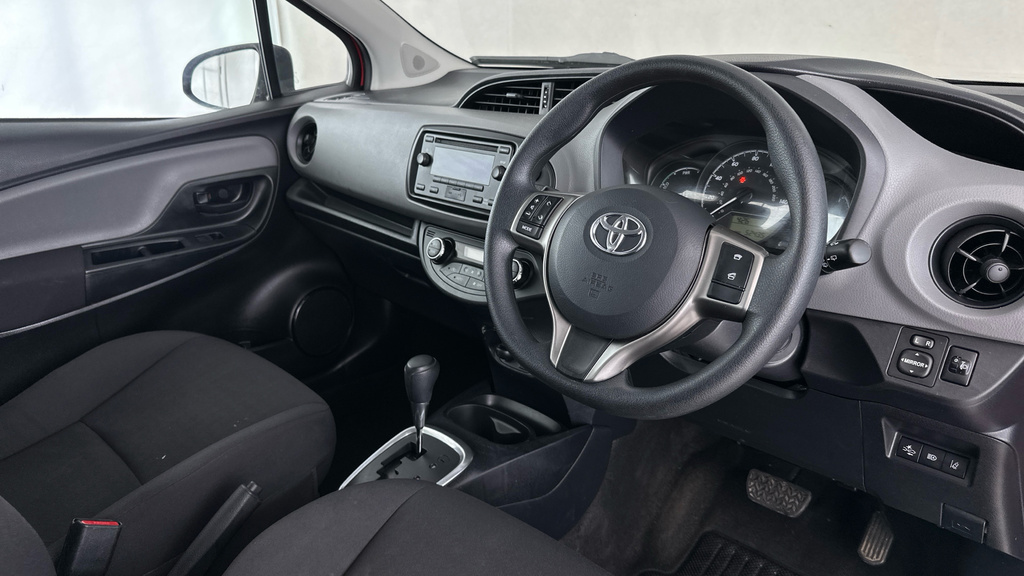 Toyota Yaris 1.5 Hybrid Icon Tech Cvt White #9