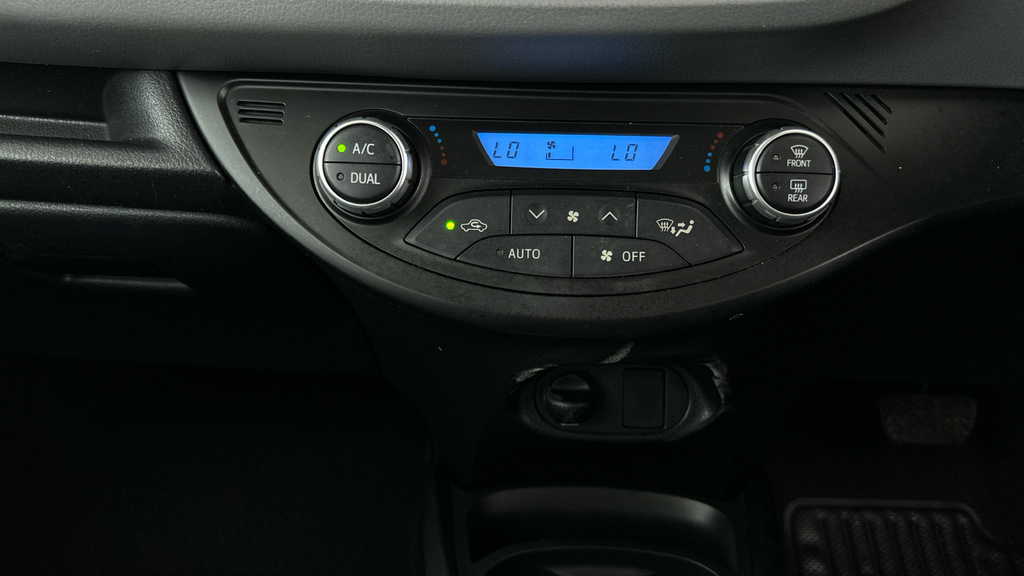 Toyota Yaris 1.5 Hybrid Icon Tech Cvt White #12