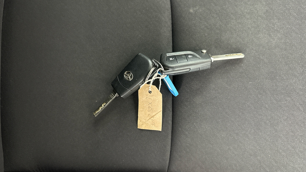 Toyota Yaris 1.5 Hybrid Icon Tech Cvt White #23