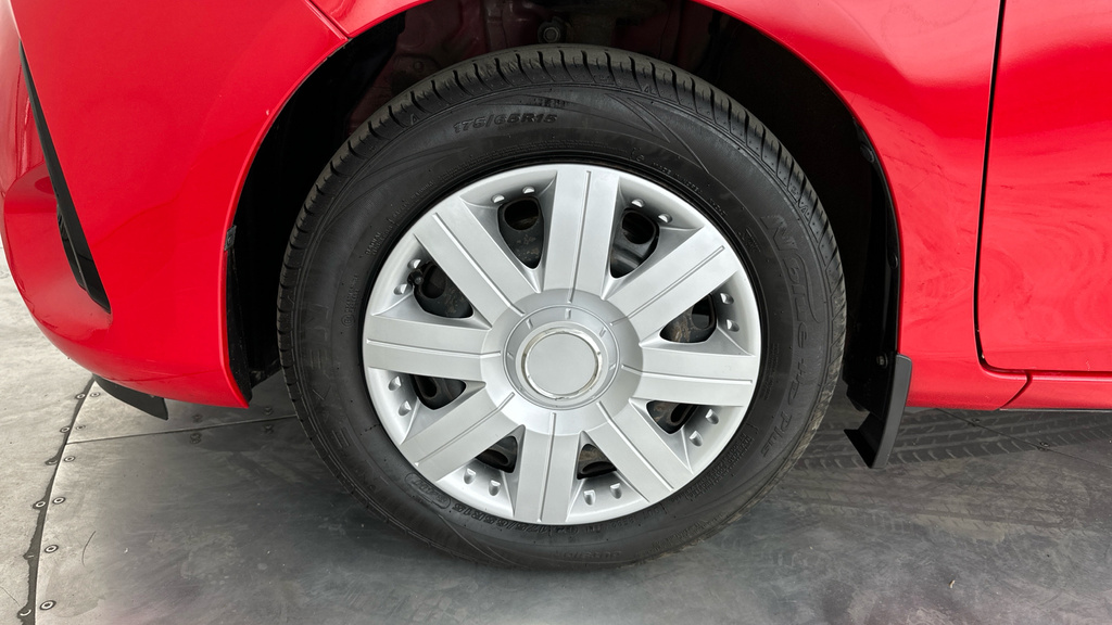Toyota Yaris 1.5 Hybrid Icon Tech Cvt White #18