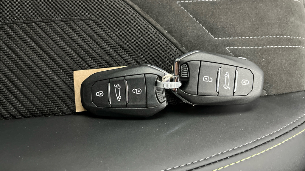 Peugeot 408 1.2 Puretech Allure 130 Eat8 Grey #32