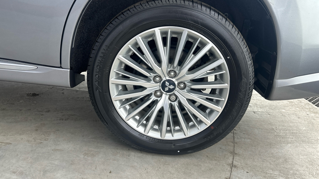 Mitsubishi Outlander Phev Juro Commercial 4Wd Brown #29