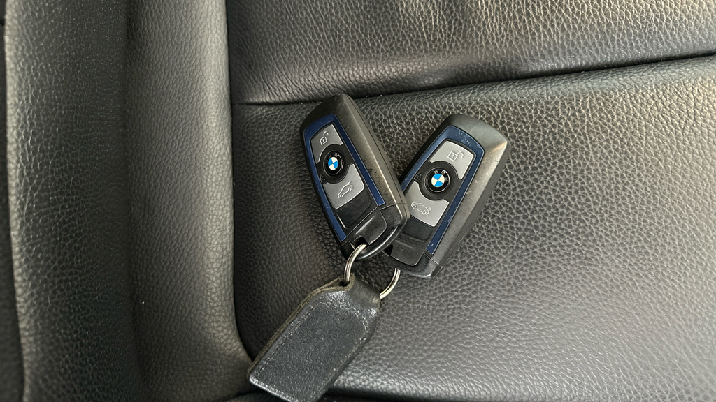 BMW 1 Series 118I 1.5 Sport Nav Hatchback Silver #26