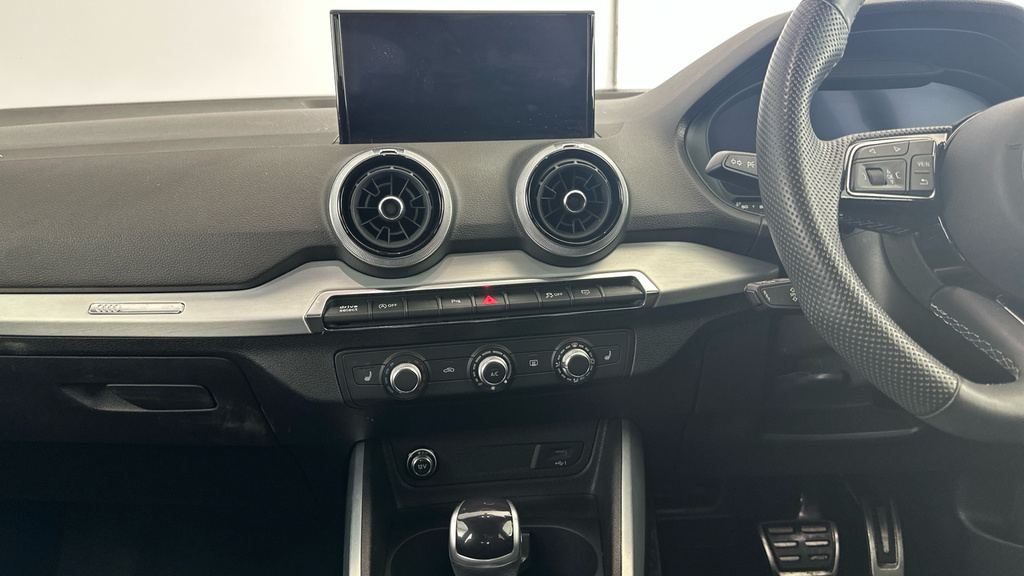 Audi Q2 1.5 Tfsi 35 Black Edition Suv S Tronic Black #24