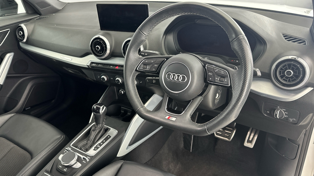 Audi Q2 1.5 Tfsi 35 Black Edition Suv S Tronic Black #9