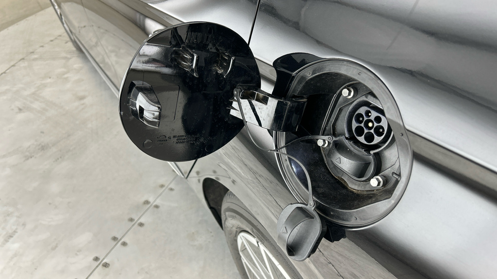 Hyundai Ioniq Premium Se Grey #28