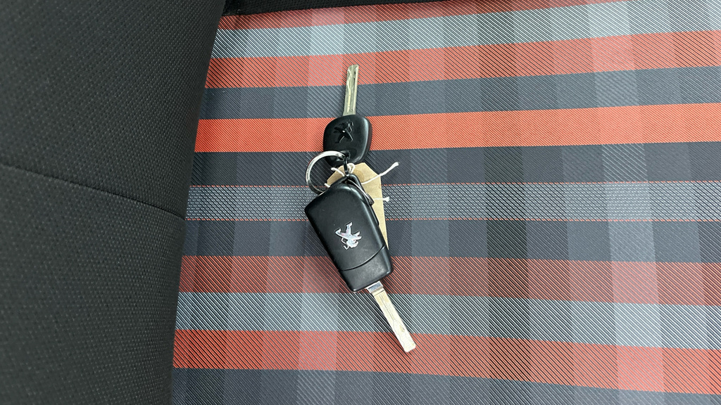 Peugeot 108 1.0 72 Allure Red #25