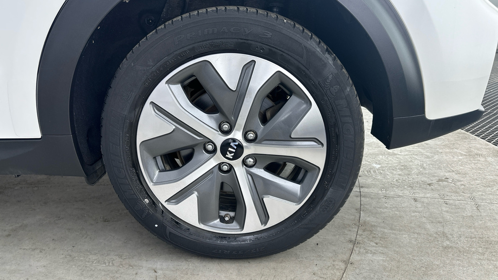 Kia e-Niro Kia Estate 150Kw 4 64Kwh White #27