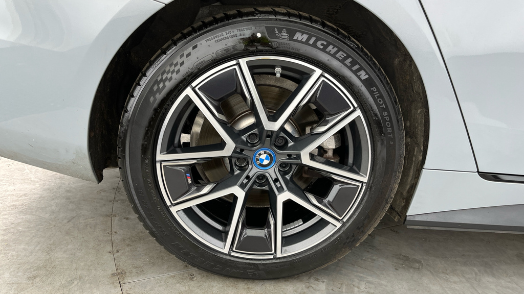 BMW i4 40 83.9Kwh M Sport Gran Coupe Ed Blue #24