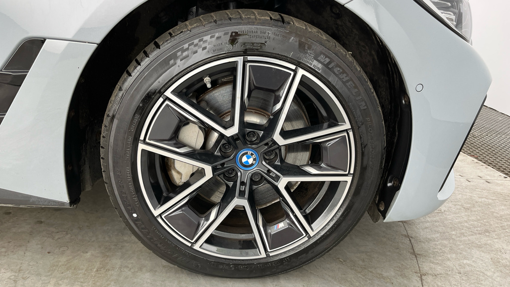 BMW i4 40 83.9Kwh M Sport Gran Coupe Ed Blue #25