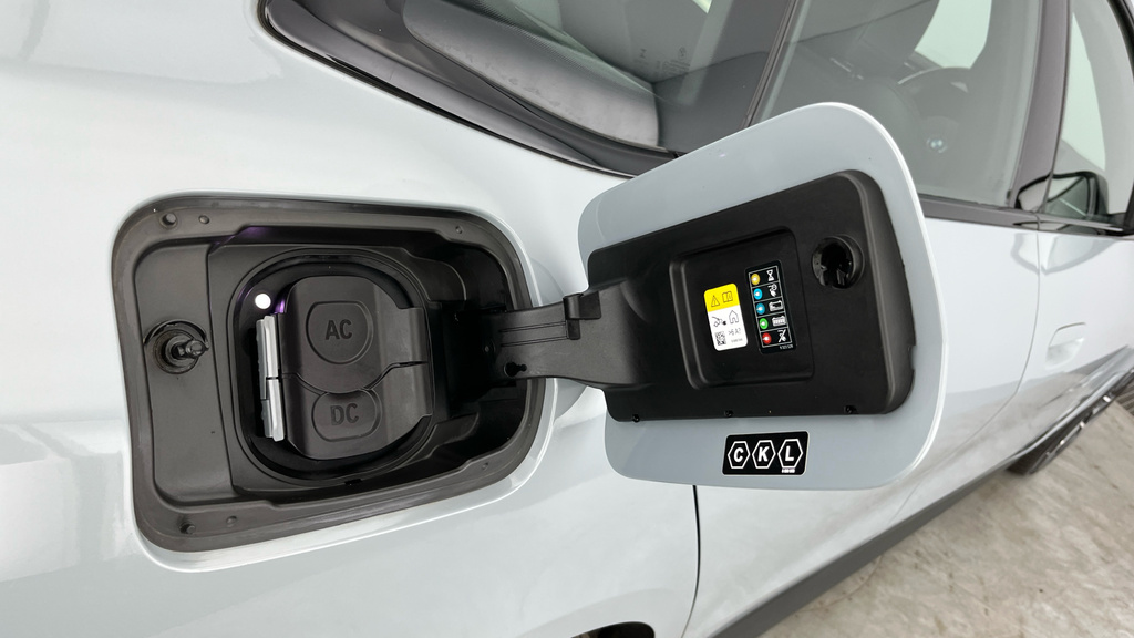 BMW i4 40 83.9Kwh M Sport Gran Coupe Ed Blue #26