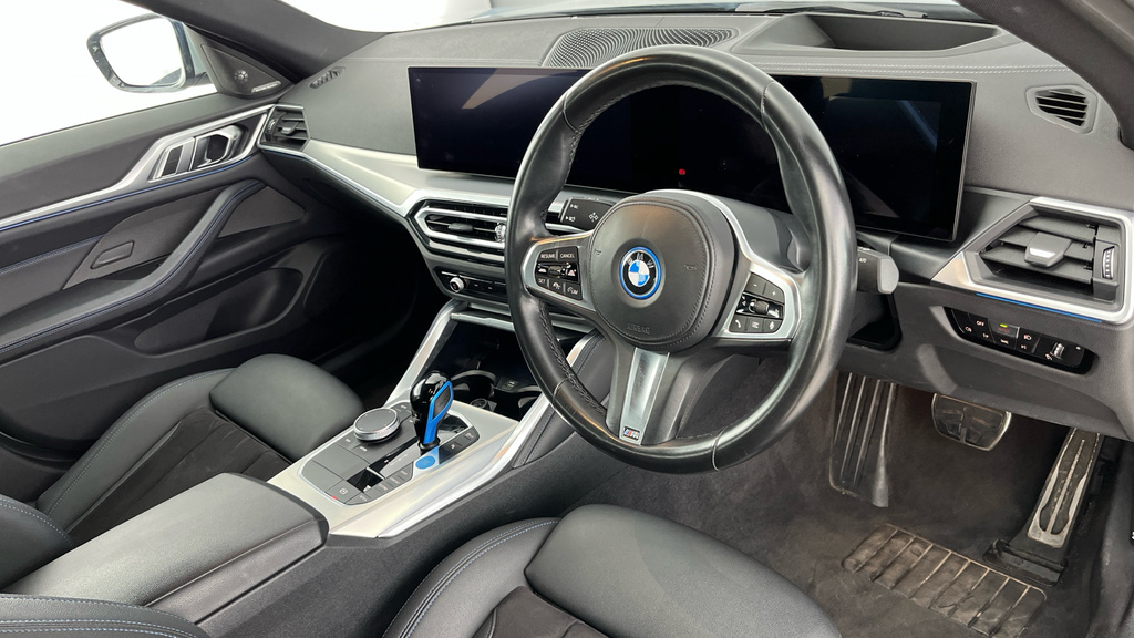 BMW i4 40 83.9Kwh M Sport Gran Coupe Ed Blue #9