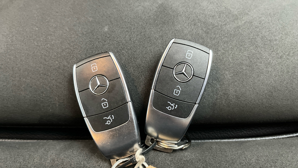 Mercedes-Benz GLC Class 300 4Matic Sport 9G-tronic Red #13