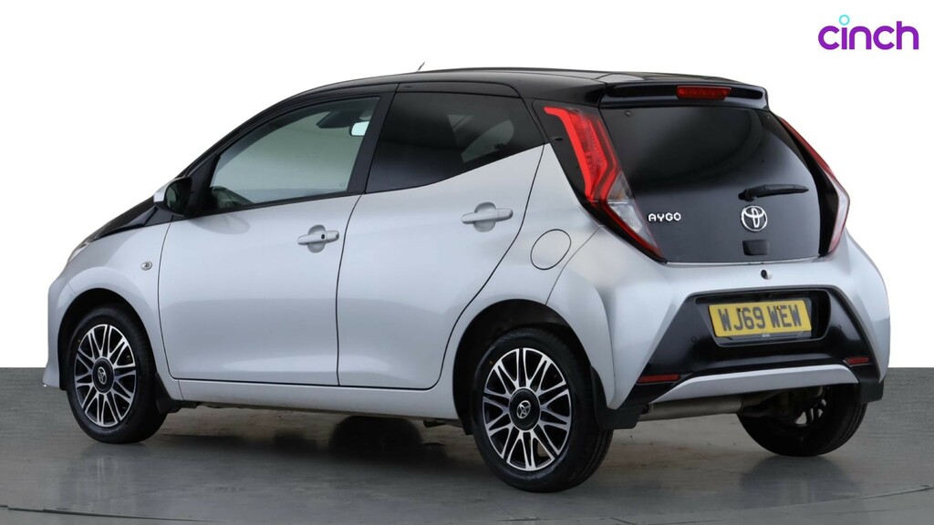 Toyota Aygo X Vvt-i X-play Red #6