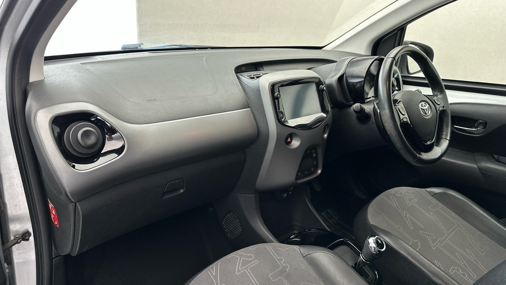 Toyota Aygo X Vvt-i X-play Red #11