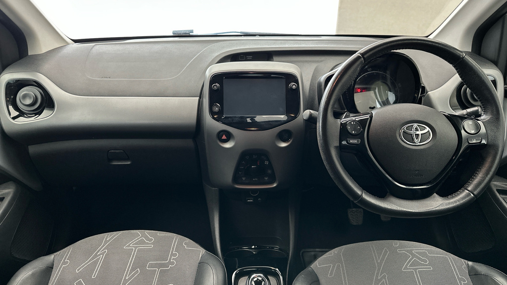 Toyota Aygo X Vvt-i X-play Red #12