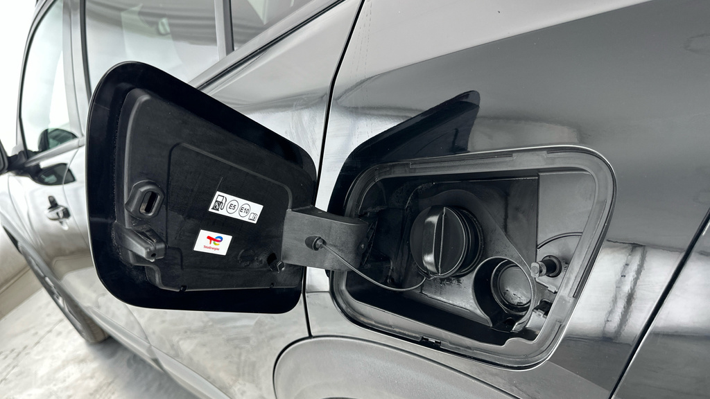 Peugeot 2008 1.2 Hybrid 136 Gt E-dsc6 Grey #25