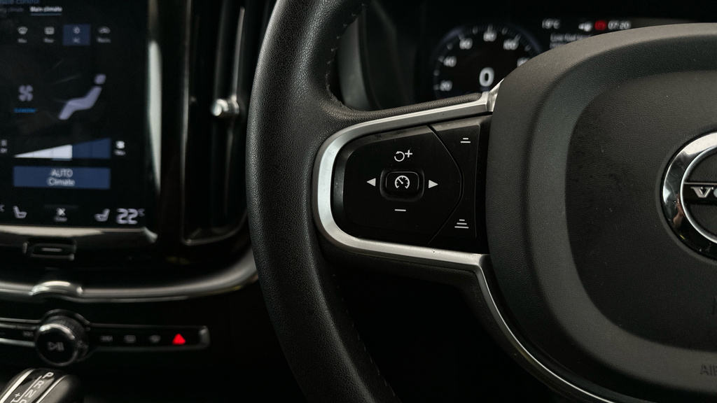 Volvo XC60 II B5 Awd R-design Pro Air Suspensi  #17