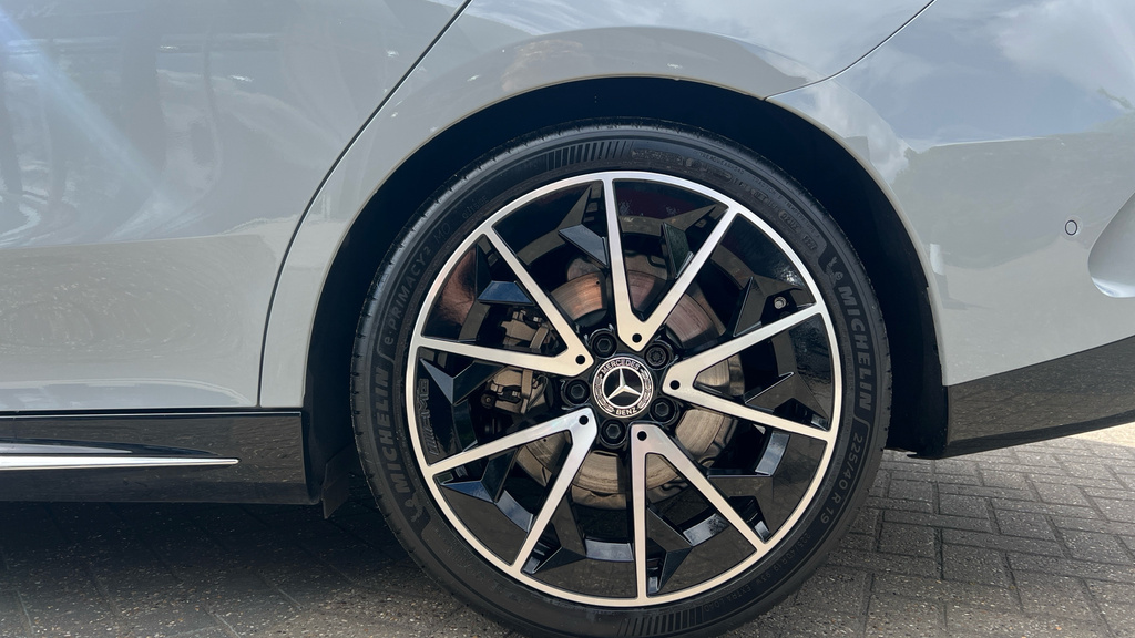 Mercedes-Benz CLA Class Cla250 85Kwh Amg Line Premium Edition Saloon 4 White #27