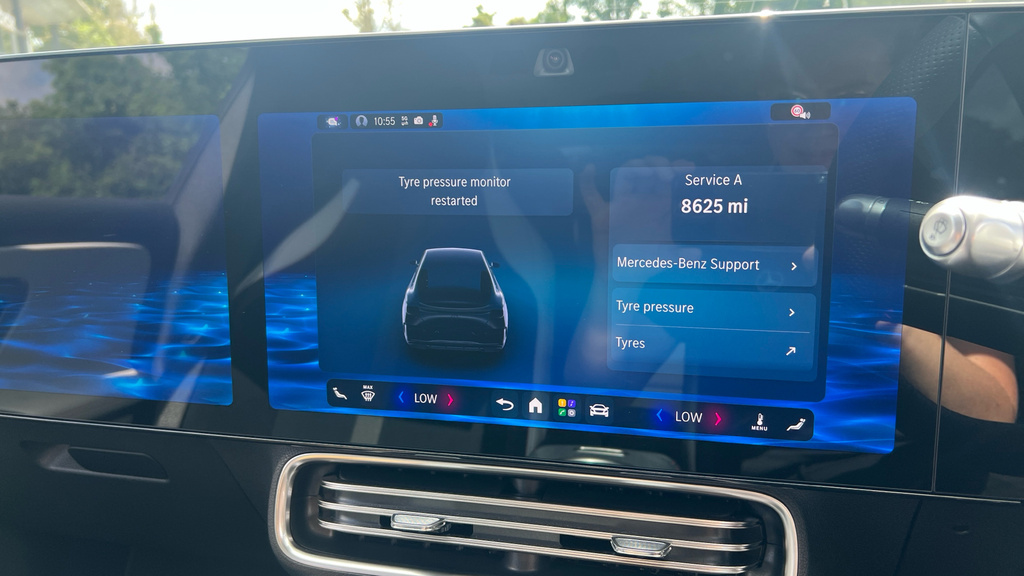 Mercedes-Benz CLA Class Cla250 85Kwh Amg Line Premium Edition Saloon 4 White #36