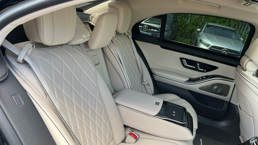 Mercedes-Benz S Class S580e 4Matic L Amg Line Premium 9G-tronic 2025 Black #33