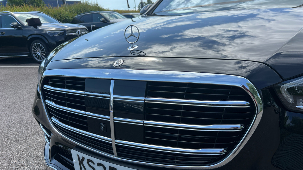 Mercedes-Benz S Class S580e 4Matic L Amg Line Premium 9G-tronic 2025 Black #40