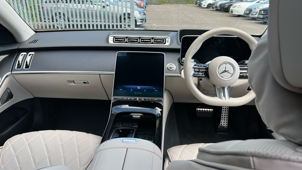 Mercedes-Benz S Class S580e 4Matic L Amg Line Premium 9G-tronic 2025 Black #17