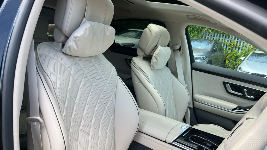 Mercedes-Benz S Class S580e 4Matic L Amg Line Premium 9G-tronic 2025 Black #32