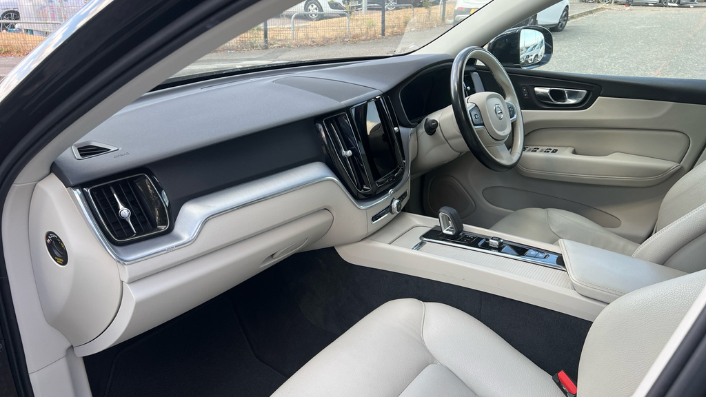 Volvo XC60 2.0 B5p Momentum Awd Geartronic Grey #9