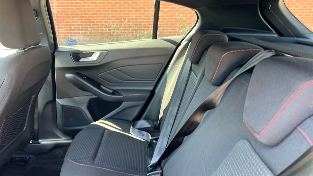 Ford Focus Estate 1.0 Focus St-line Estate 1.0L Ecoboost 155P Black #26