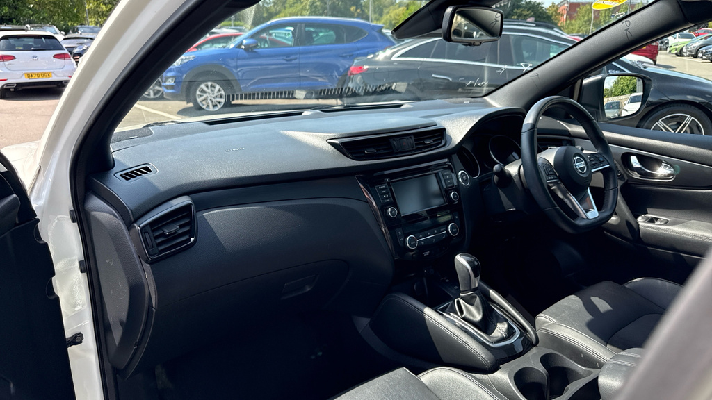 Nissan Qashqai 1.3 Dig-t 160 Tekna Dct Black #16