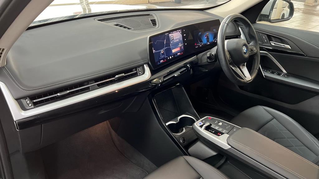 BMW iX1 30 66.5Kwh Xline Suv Xdrive 11K White #14