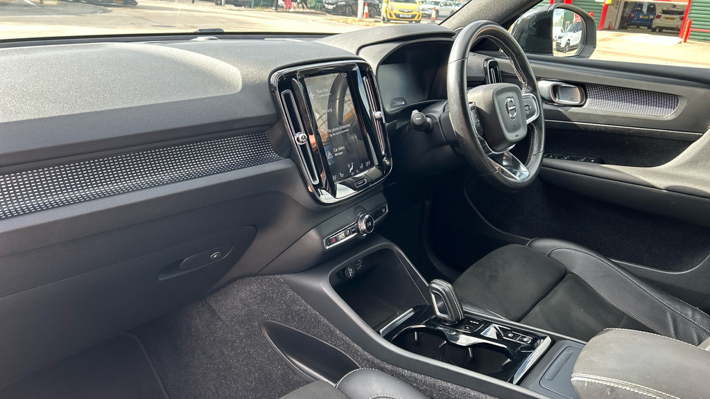 Volvo XC40 Volvo Estate 2.0 B4p Inscription Pro White #10